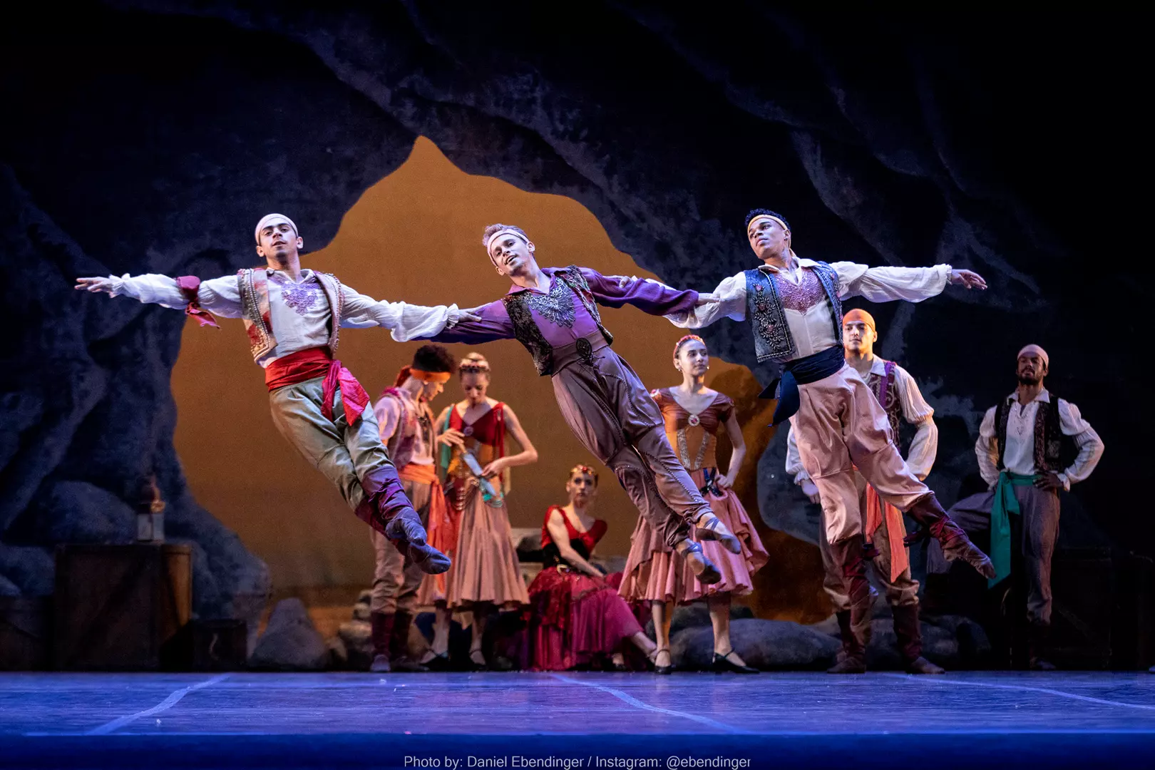 O Balé “O Corsário” estreia no Theatro Municipal encenando a história de amor entre um pirata e uma escrava